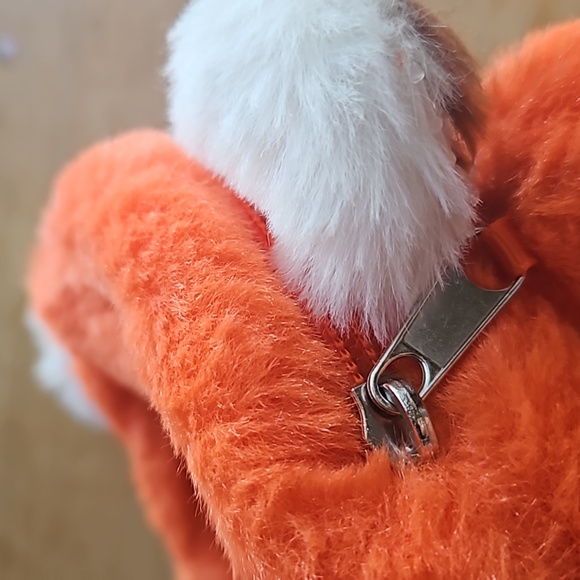 TURNING RED COSMETIC CASE - Picture 6 of 12